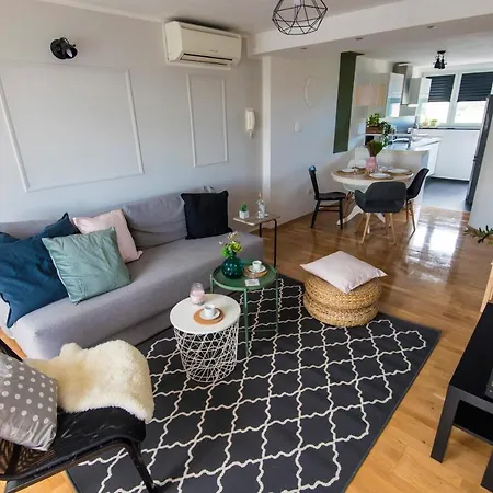 Lita Center Apartment