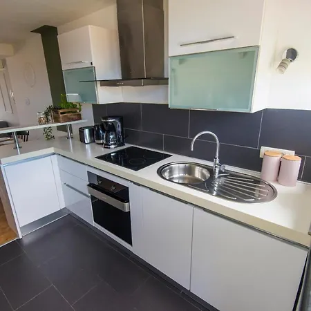 Lita Center Apartment *