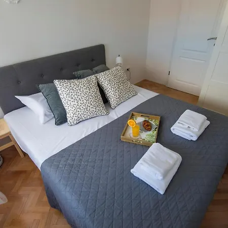 Lita Center Apartment